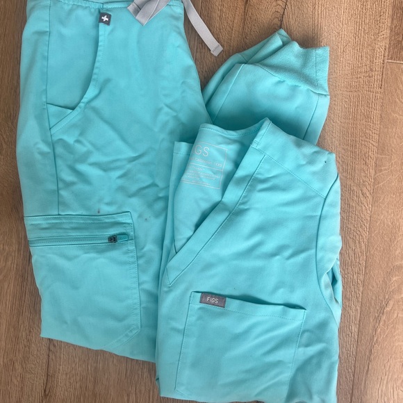 FIGS Scrubs - Picture 11 of 15
